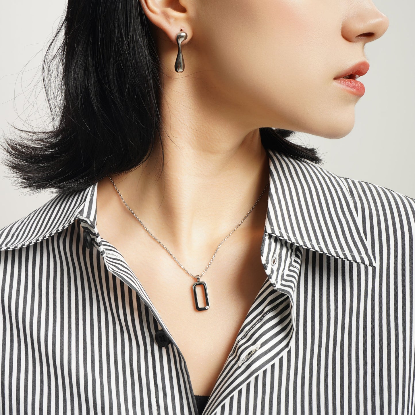 LG023 Minimal Frame Pendant Necklace
