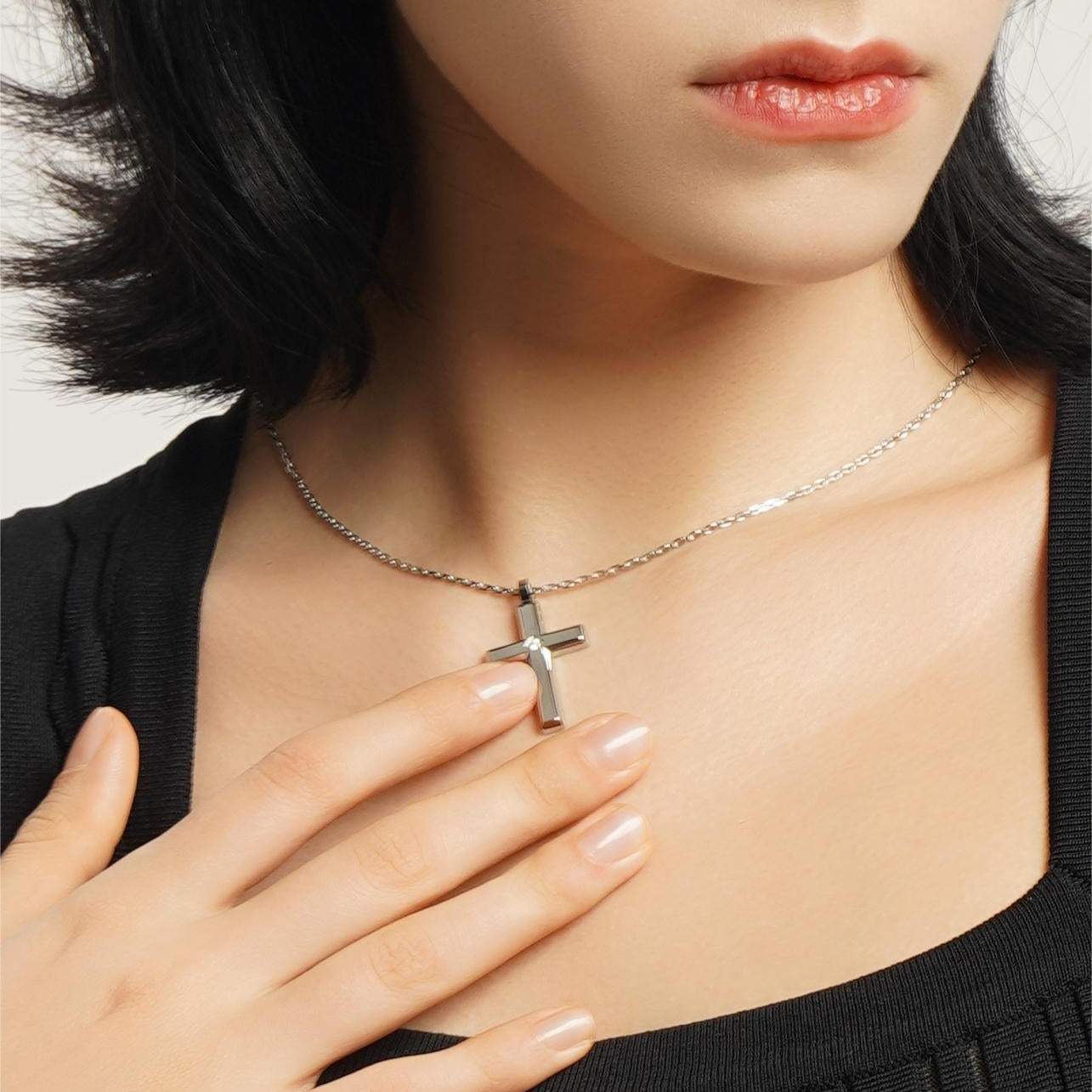 LG022 Elegance Cross Pendant Necklace