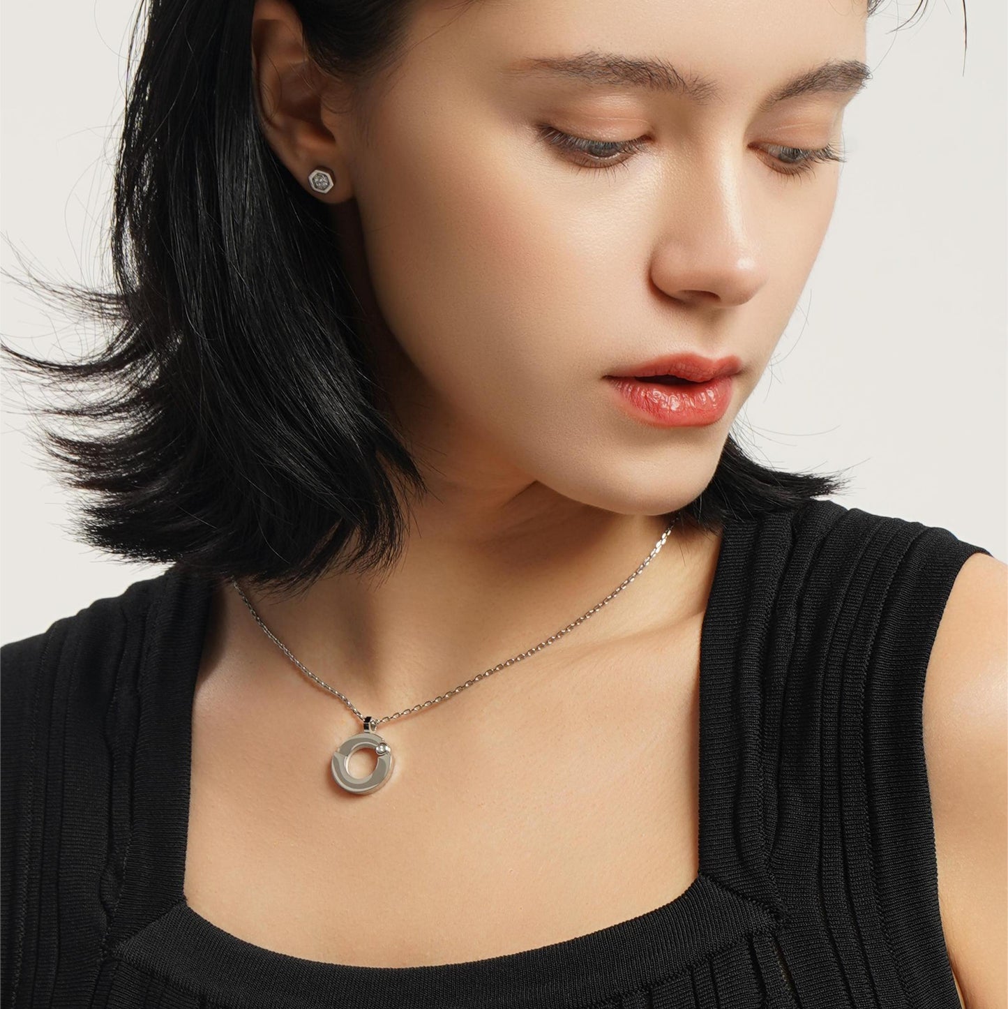 LG025 Golden Unity Pendant Necklace