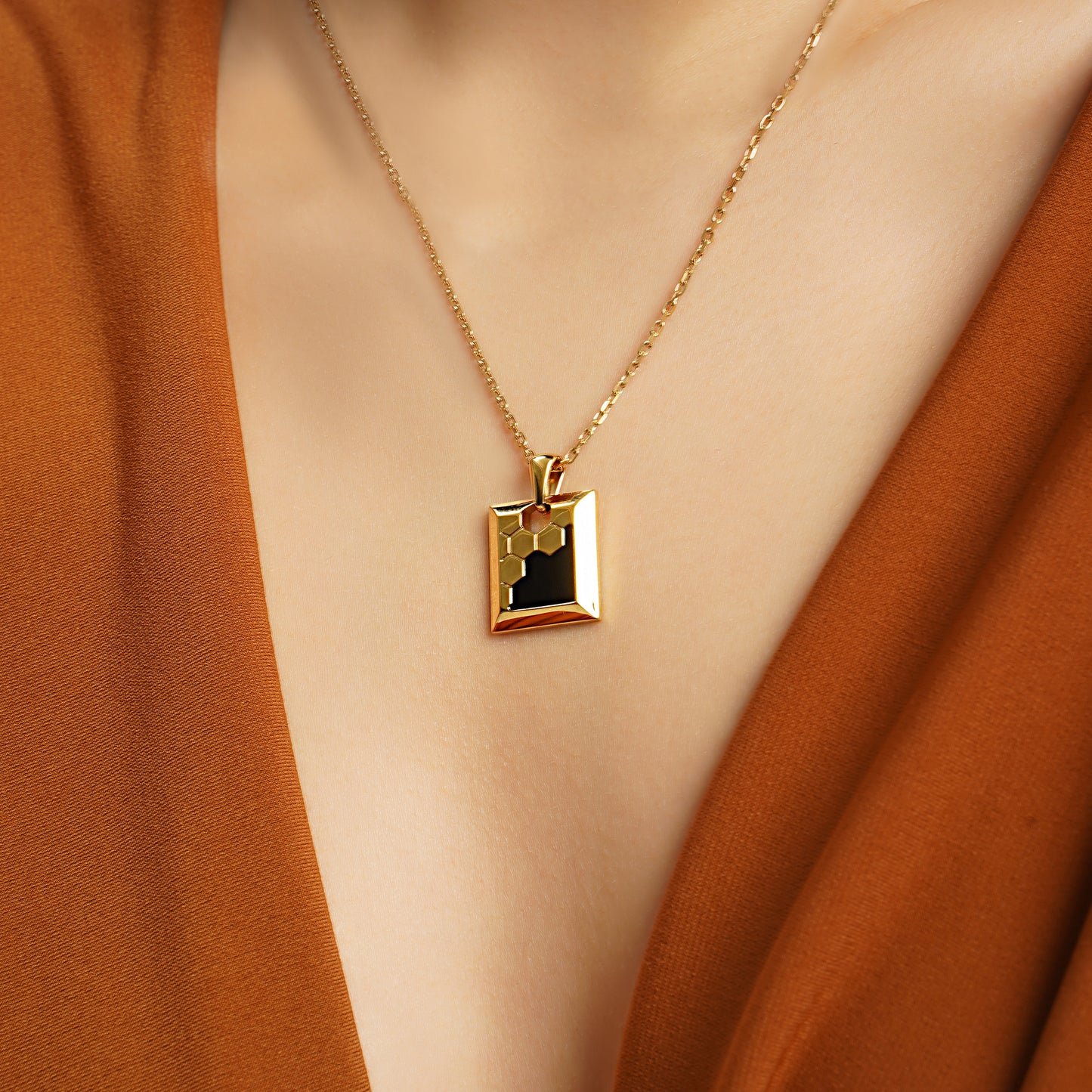 LG016 Honeycomb Radiance Pendant Necklace