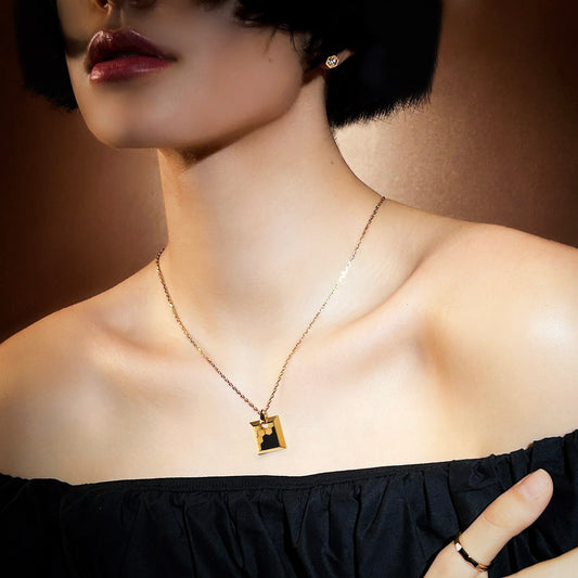 LG-015 Honeycomb Radiance Pendant Necklace