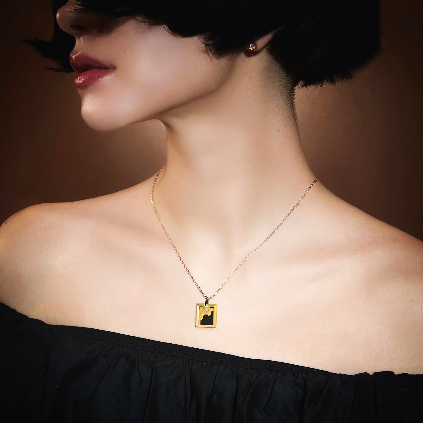 LG-015 Honeycomb Radiance Pendant Necklace