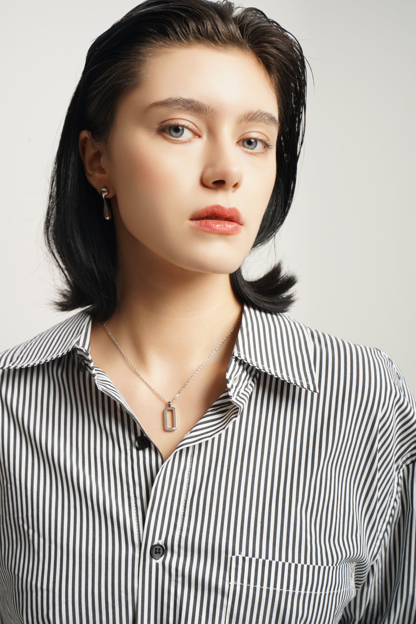LG-022 Minimal Frame Pendant Necklace