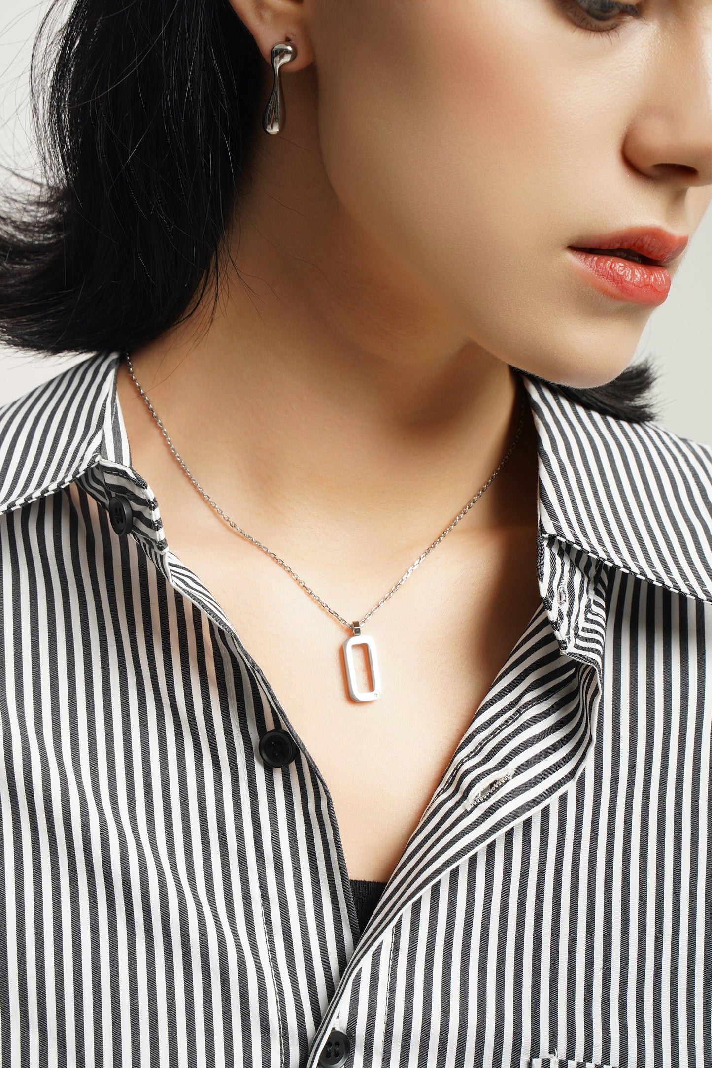 LG-022 Minimal Frame Pendant Necklace