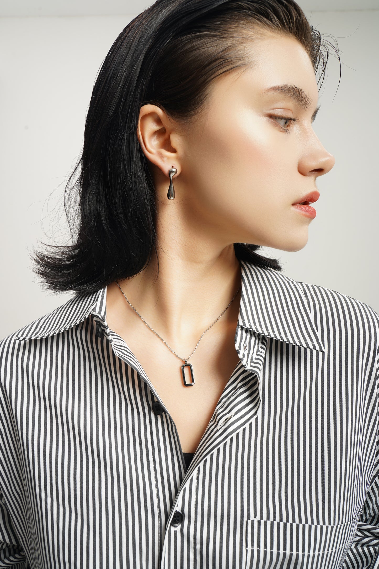 LG-022 Minimal Frame Pendant Necklace