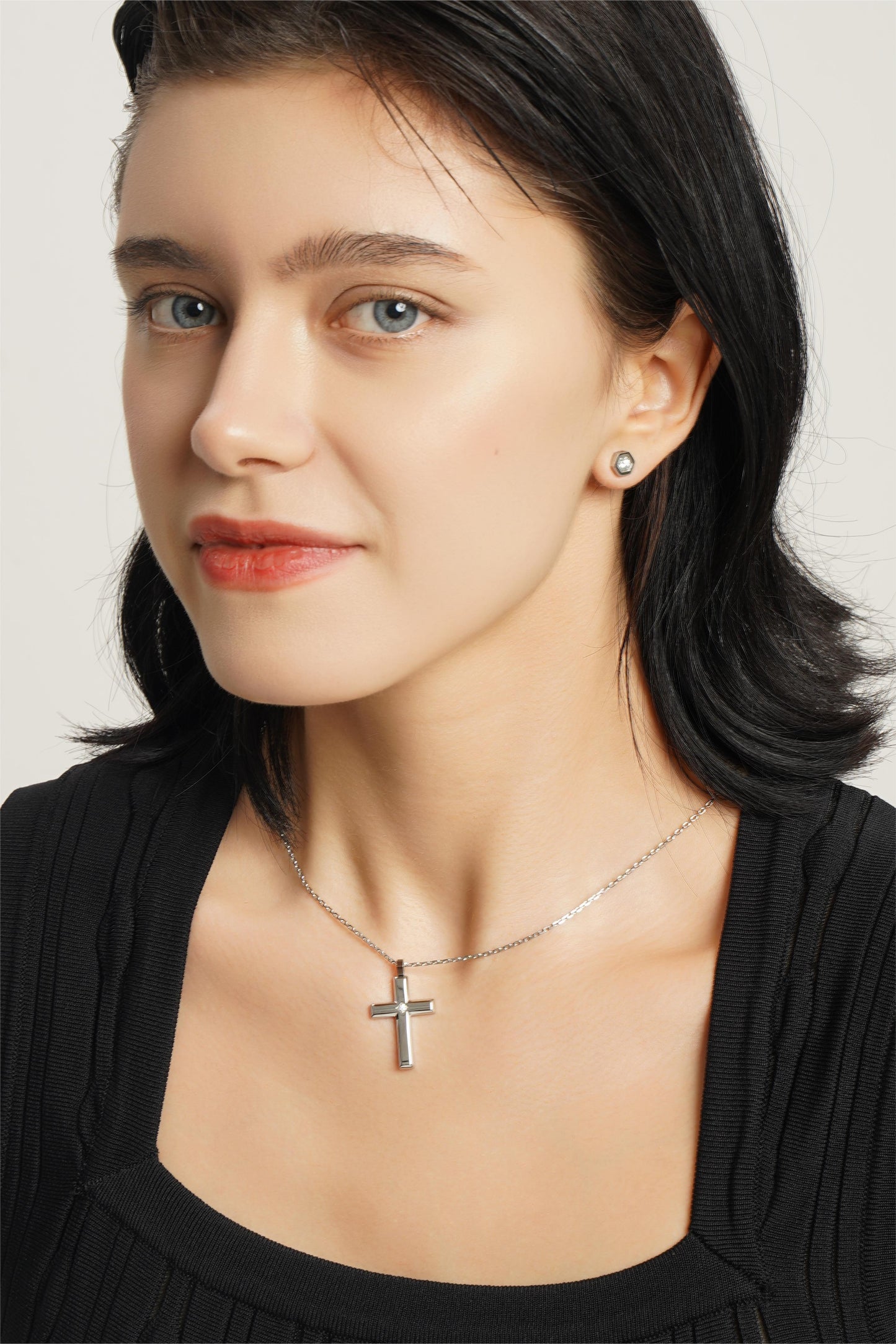 LG-021 Elegance Cross Pendant Necklace