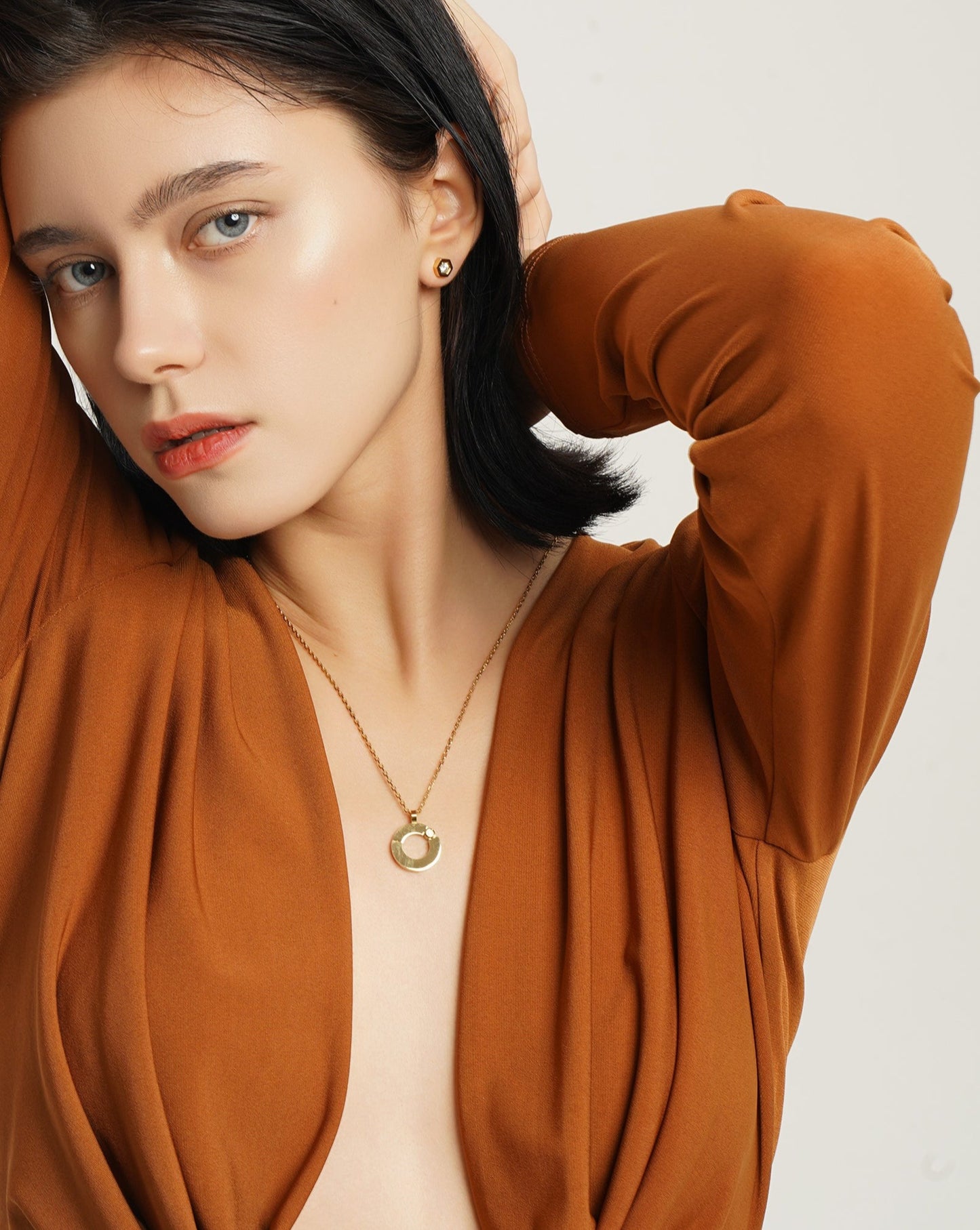 LG-024 Golden Unity Pendant Necklace