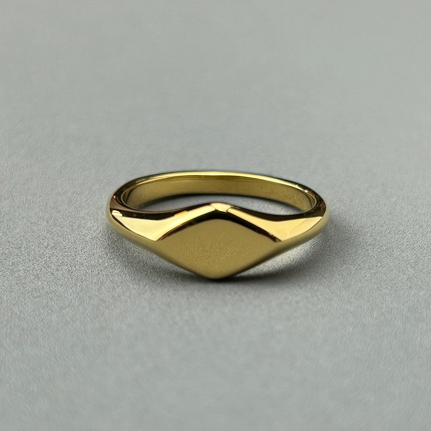LG-034 Sleek Crest Ring