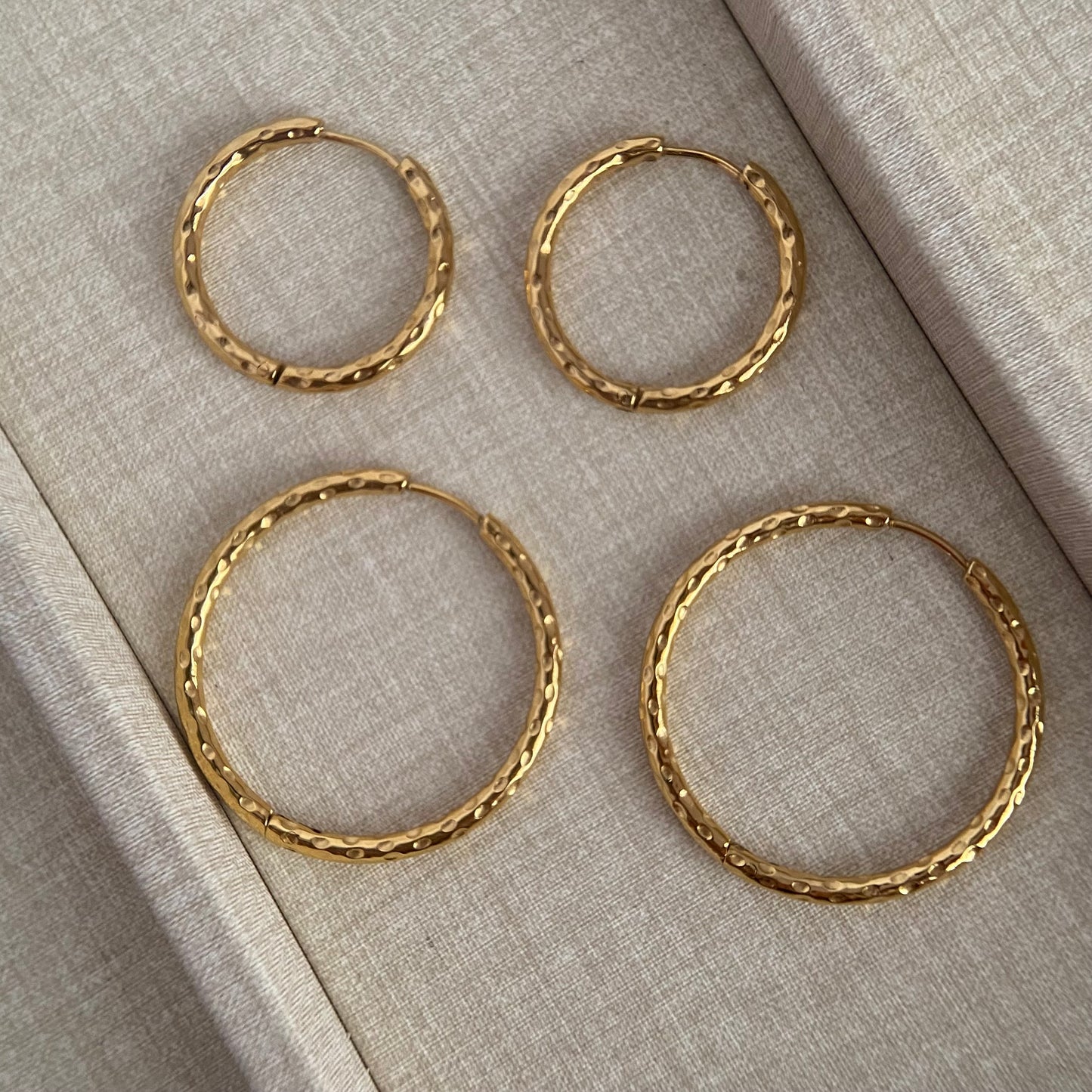 LG053 Embossing Hoop(20/30mm) Earrings