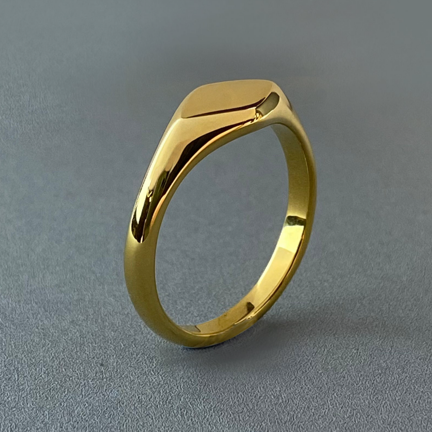 LG-034 Sleek Crest Ring